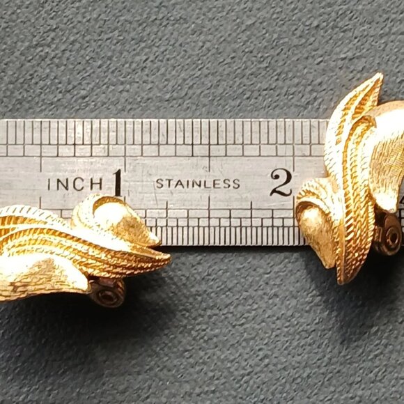 Vintage Monet PATD, Brushed Gold-tone Clip-on Earrings - Picture 5 of 5